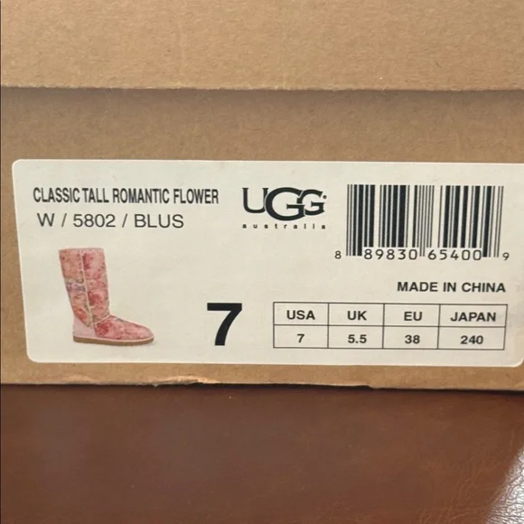 ***RARE••••UGG Pink Floral Tall Boots ,Like new Sz 7 - Picture 2 of 7